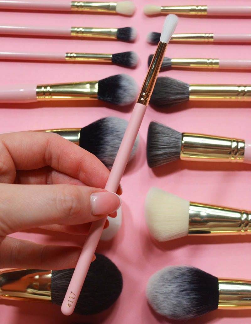 #117 Tall Crease Blender Brush