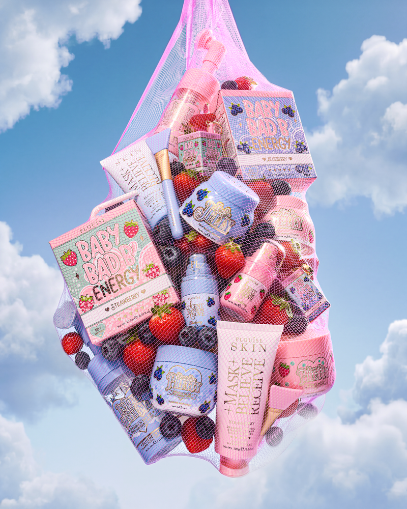 P.Louise Strawberry and Blueberry Bundle Duo em uma bolsa de rede no céu