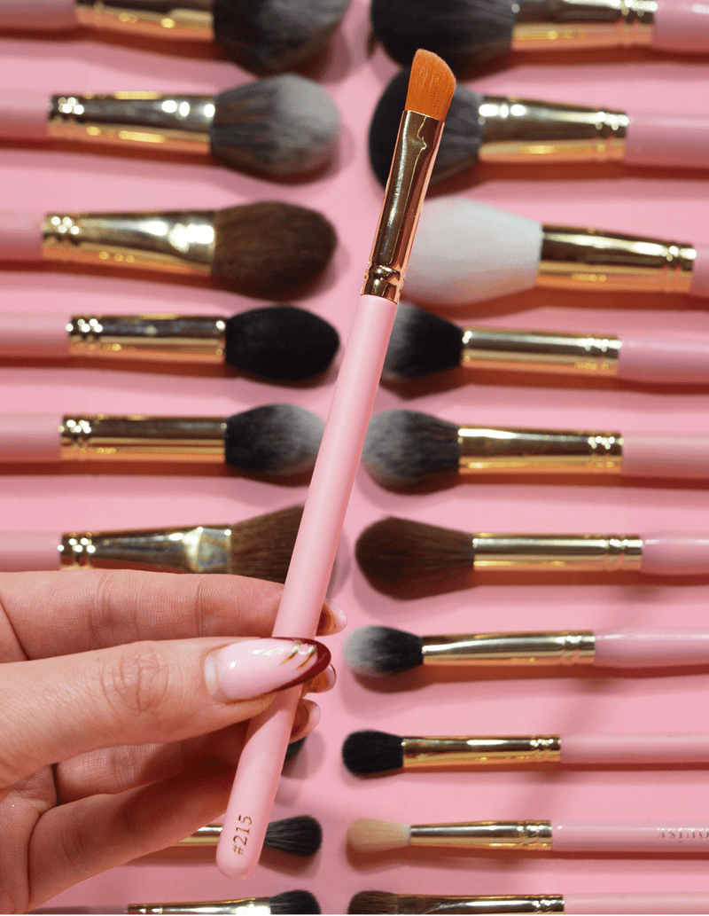 #215 Flat Angled Carver Brush