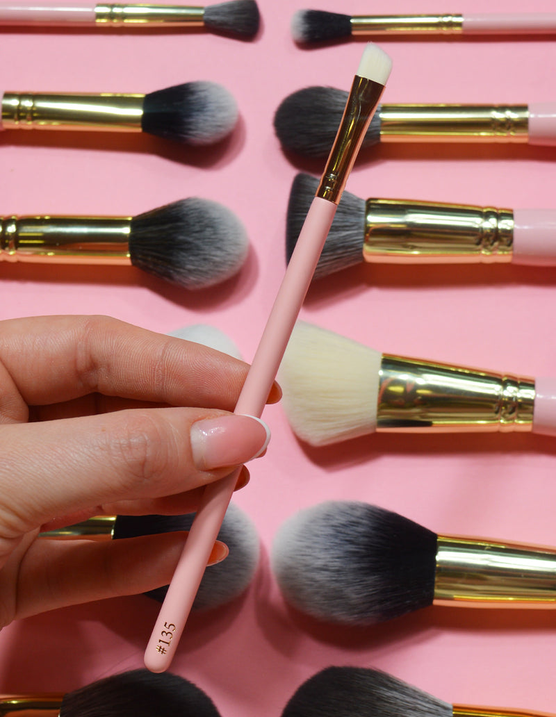 #135 Angled Lip Definer Brush