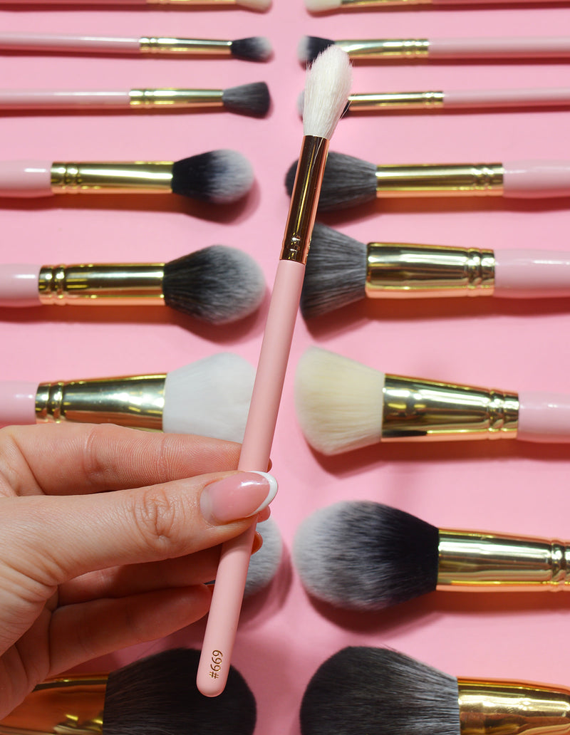 #669 Tapered Fluffy Duster Brush
