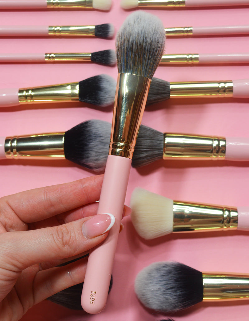 #681 Large Multi-Use Fluffy Face Brush
