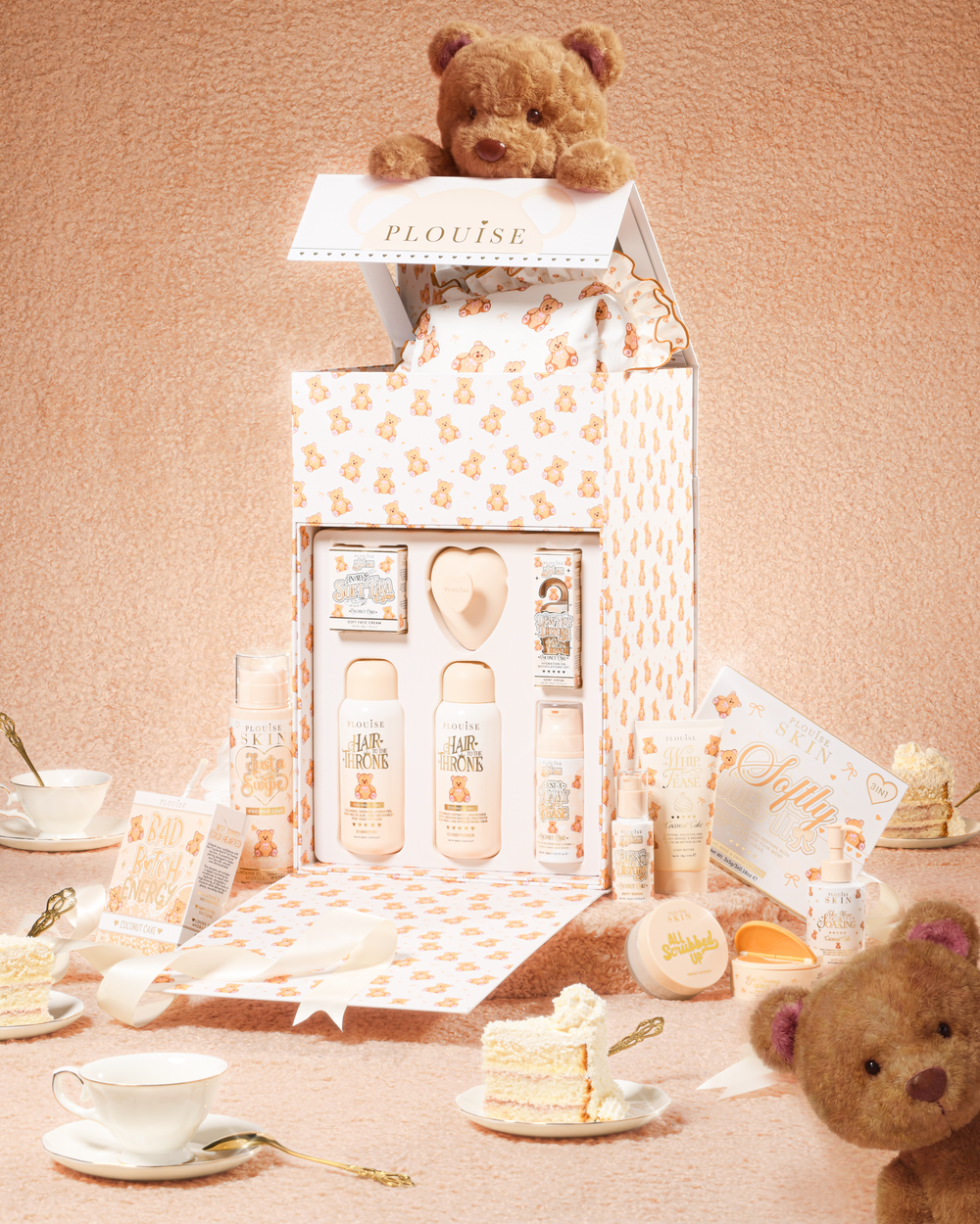 P.Louise Get Unteddy With Me Full Collection PR Box Presentset med nallar och te på en beige bakgrund