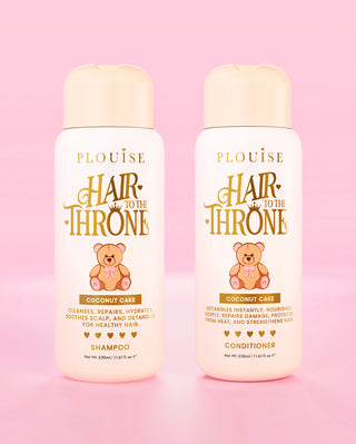 Kaksi pulloa P.Louise Hair to the Throne Coconut Cake shampoota ja hoitoainetta vaaleanpunaisella pohjalla