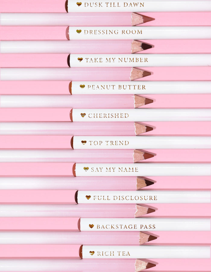 Slika P.Louise Ultimate Definition Sharpenable Lip Liners u nizu koja prikazuje dno i naziv svake nijanse na olovci